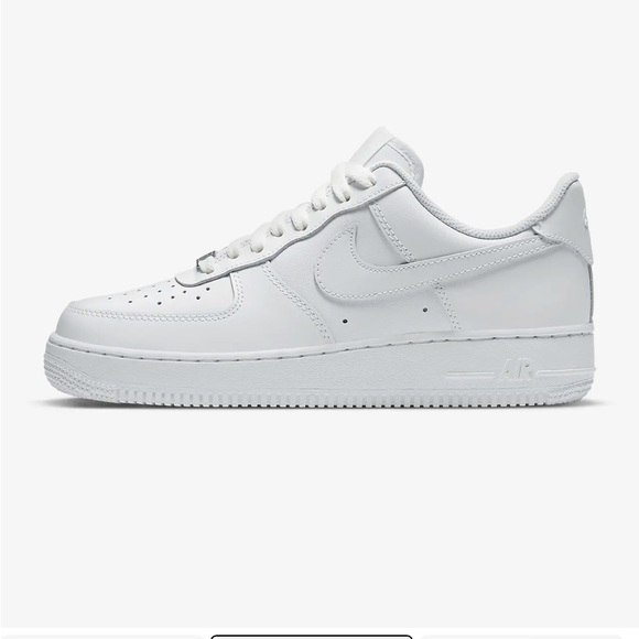 Nike Shoes - Women’s Nike Air Force 1 07’